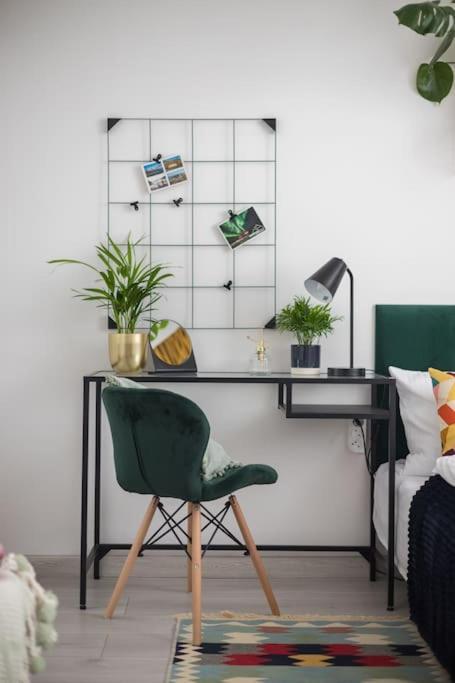 Specious City Center Studio With Park View Warschau Exterior foto