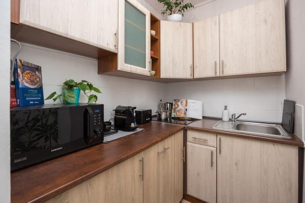 Specious City Center Studio With Park View Warschau Exterior foto